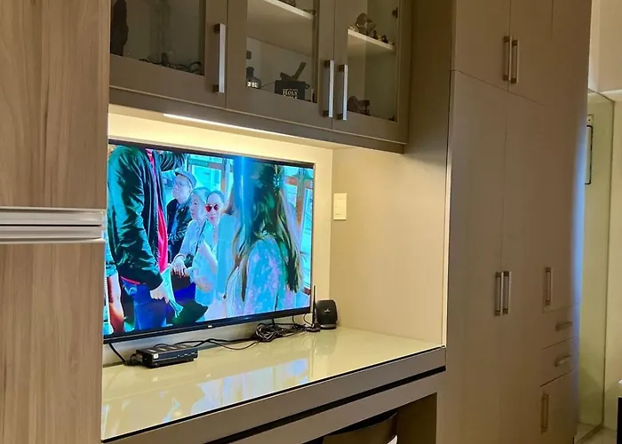 Modern Comfort Living! Netflix Ready Apartamento